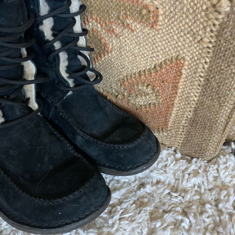 UGGS - Picture 5 of 10